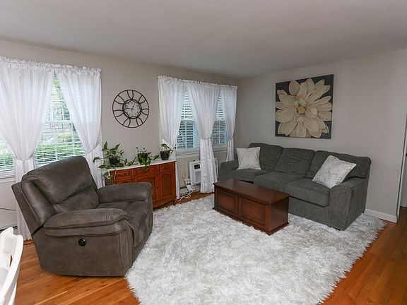 3rd image of 540 Granby Rd #73B