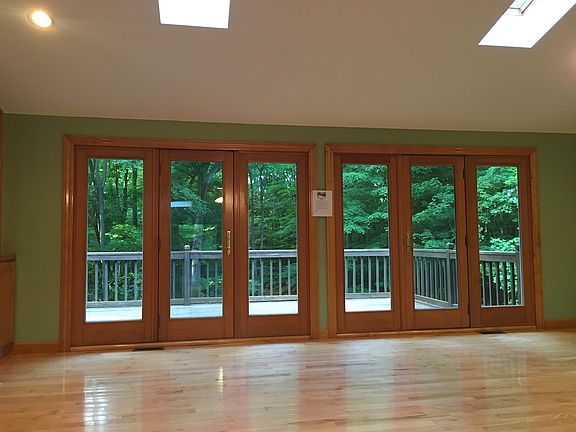 Living Rm-Fr doors/skylight 