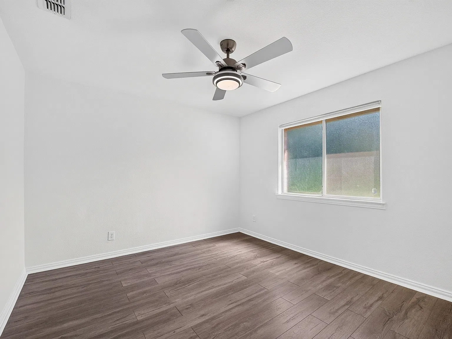 4 bed, 2148 sqft, $2,600 — Photo 4