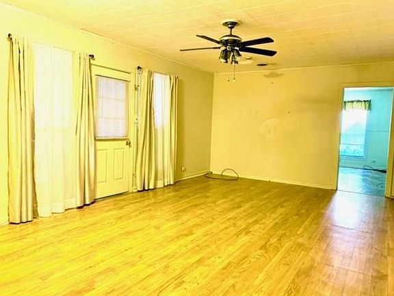 2nd image of 3824 Debra Ln