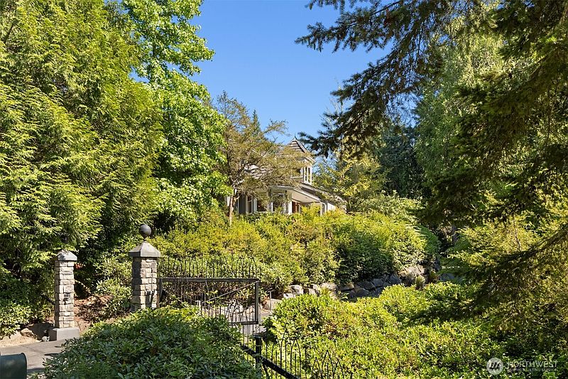 4th image of 7205 NE Dolphin Drive