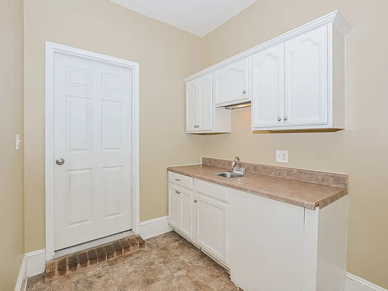 2722 Nelle Ln — Photo 15
