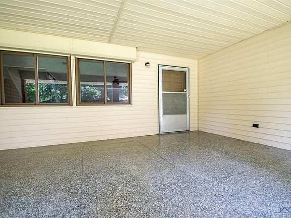 5th image of 1709 E Garner Dr