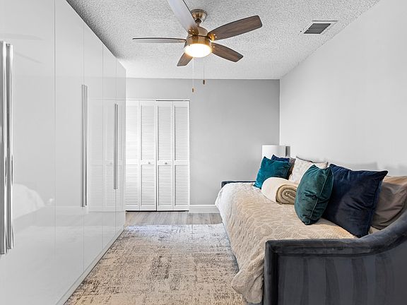 5th image of 5323 Buckhead Circle #201