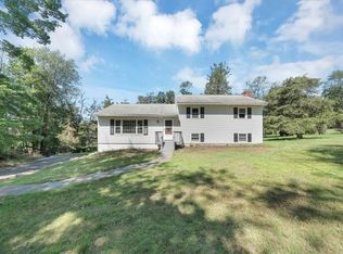 12 Mayfair Rd, Poughquag, NY 12570
