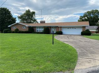 11 Hillcrest Dr, Newton, IL