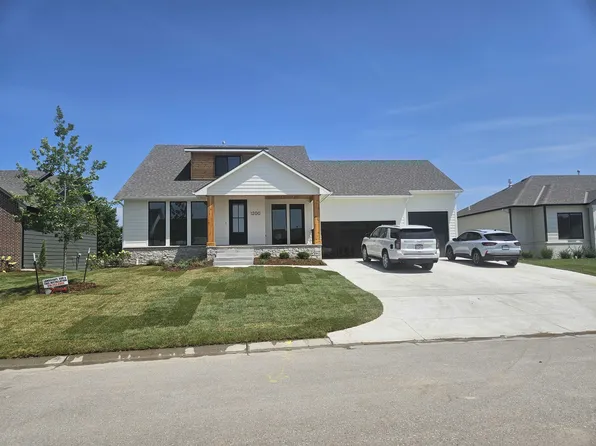 1200 W Lakeway Ct, Andover, KS 67002