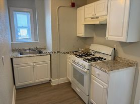 4-6 Baldwin Street / 278 Lonsdale Ave