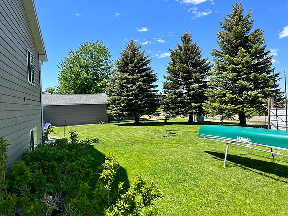 4th image of 2101 Cedar Dr NE