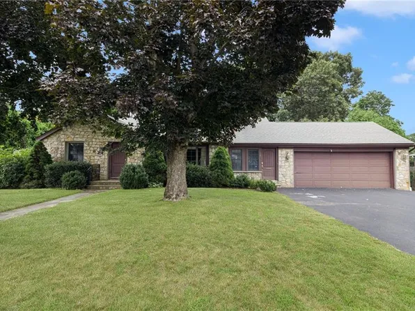 144 Lawnacre Dr, Cranston, RI 02920