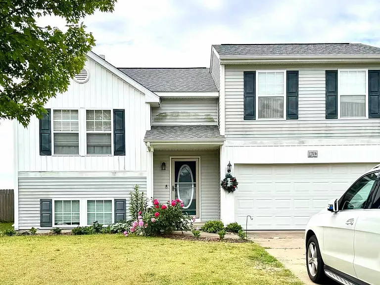 1319 Odell Farm Ln — Photo 1