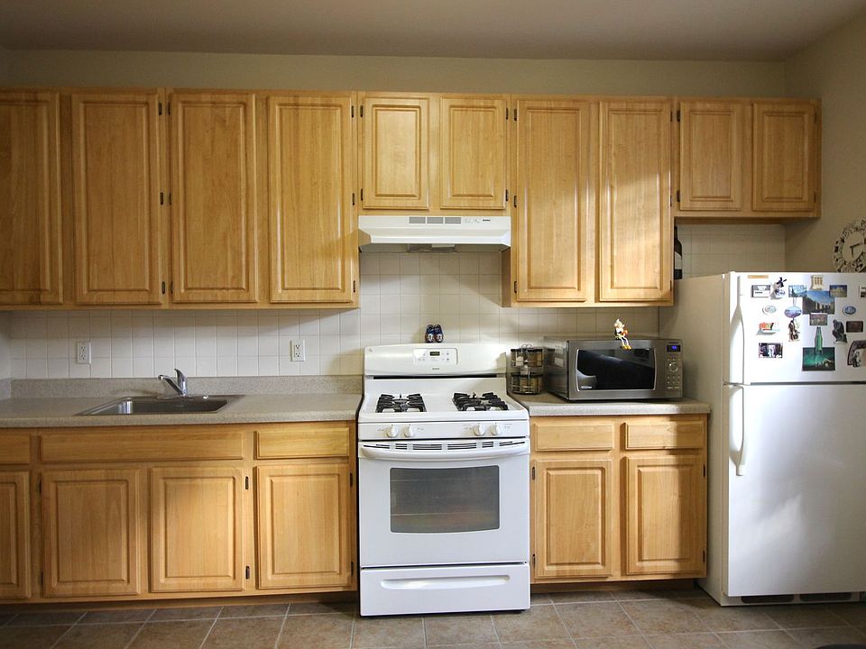 2nd image of 156 E 97th St APT 16