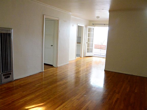 4th image of 927 1/2 Westbourne Dr