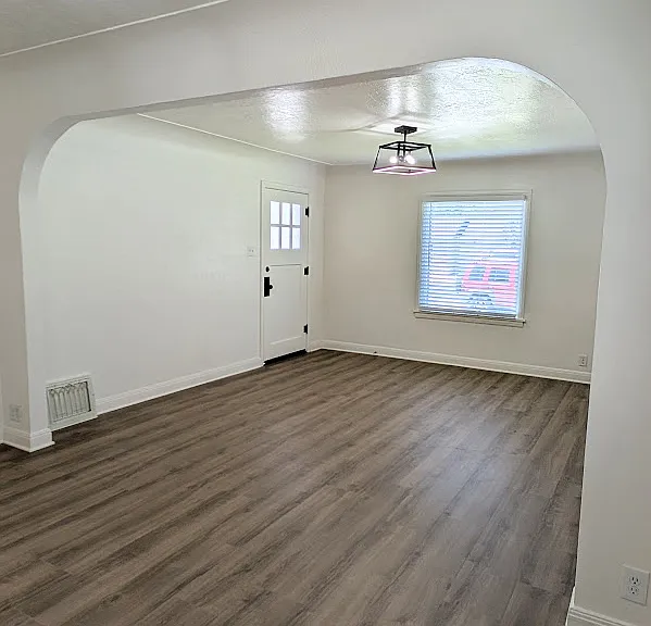 728 Locust St — Photo 4