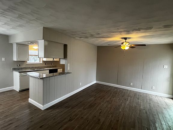 3rd image of 4145 Twin Falls St