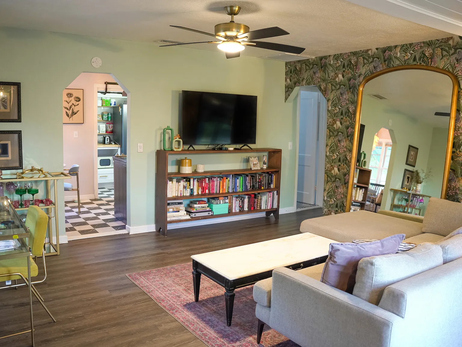 2 bed, 850 sqft, $2,400 — Photo 2