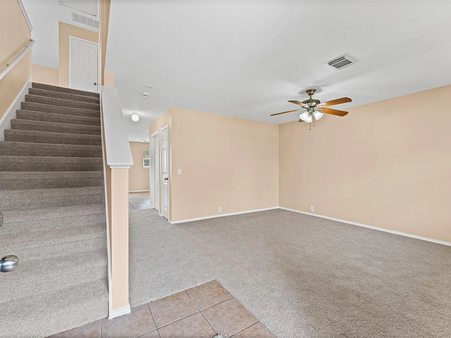 3 bed, 2.5 bath, 1888 sqft, $2,150 — Photo 2