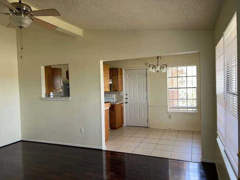 2224 Spicewood Dr — Photo 4