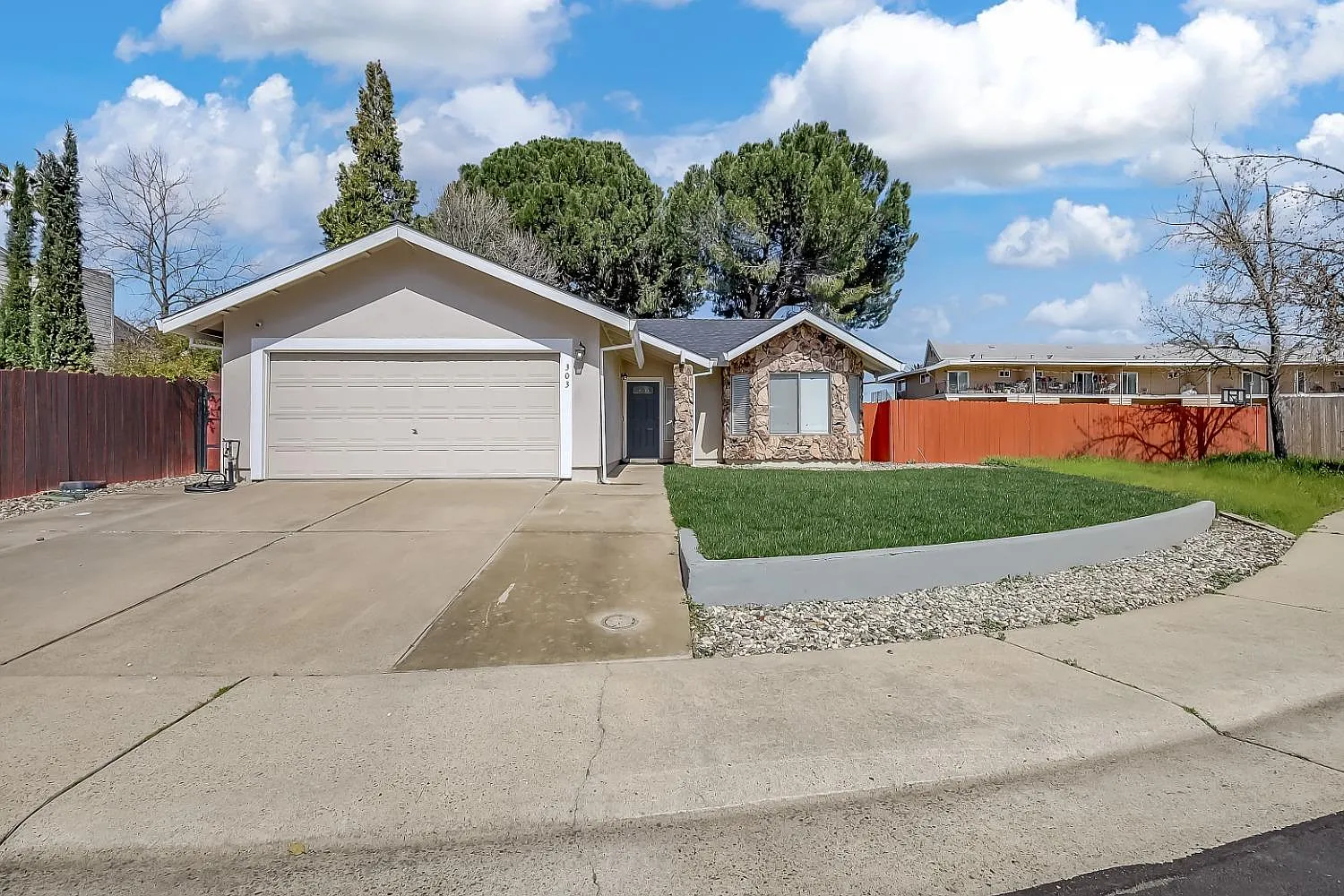 303 Castle Ct photo 1