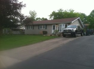 13 Walnut Dr, Lake In The Hills, IL 60156