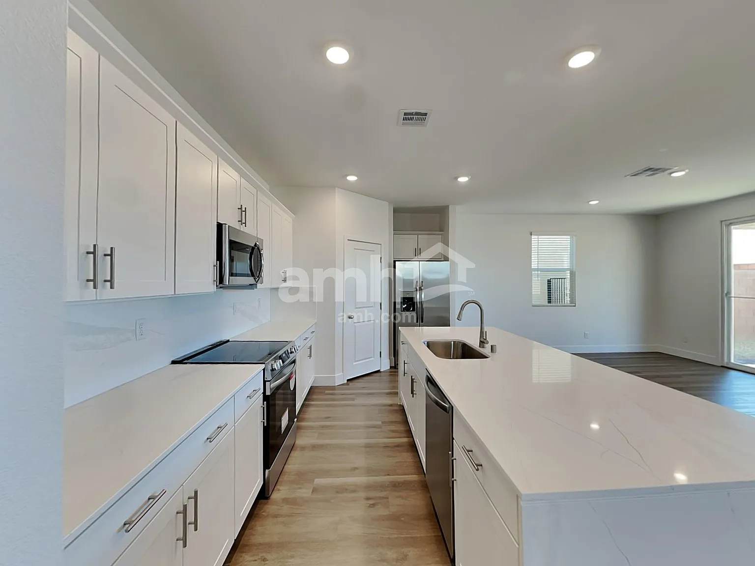 4 bed, 3.0 bath, 2239 sqft, $2,620 — Photo 3
