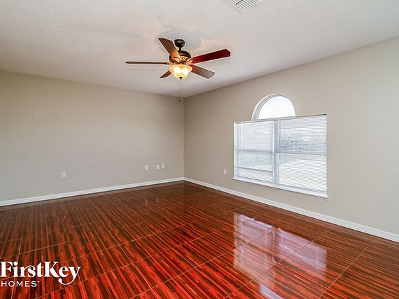 3rd image of 127 Barrington Dr