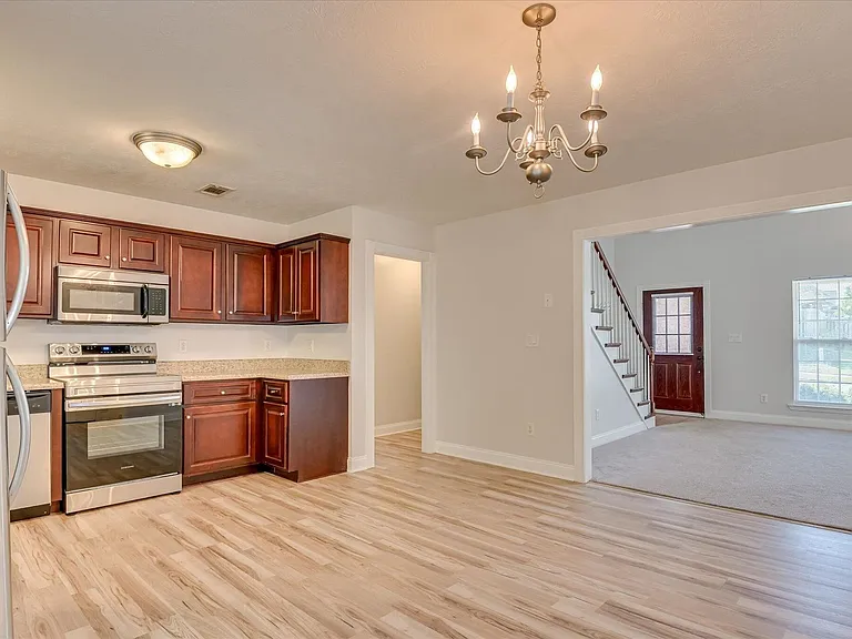 2928 Aylesbury Dr — Photo 16