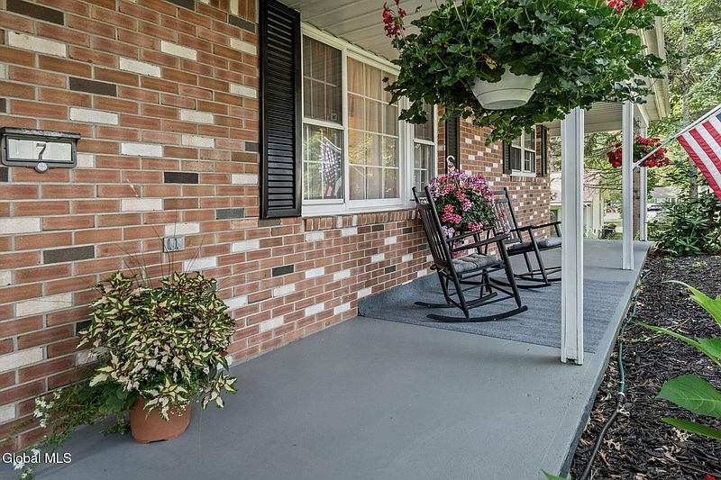5th image of 7 Rolling Brook Court