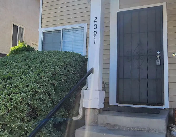 2091 Manzana Way — Photo 3
