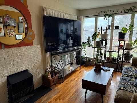 2nd image of 539 Wright St NE