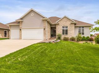 4122 Maryhill Dr, Cedar Falls, IA 50613
