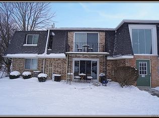 2B Foxberry Dr, Getzville, NY 14068