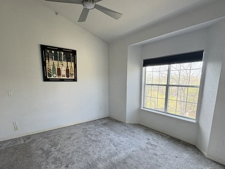 813 Holiday Rdg #H12 — Photo 19