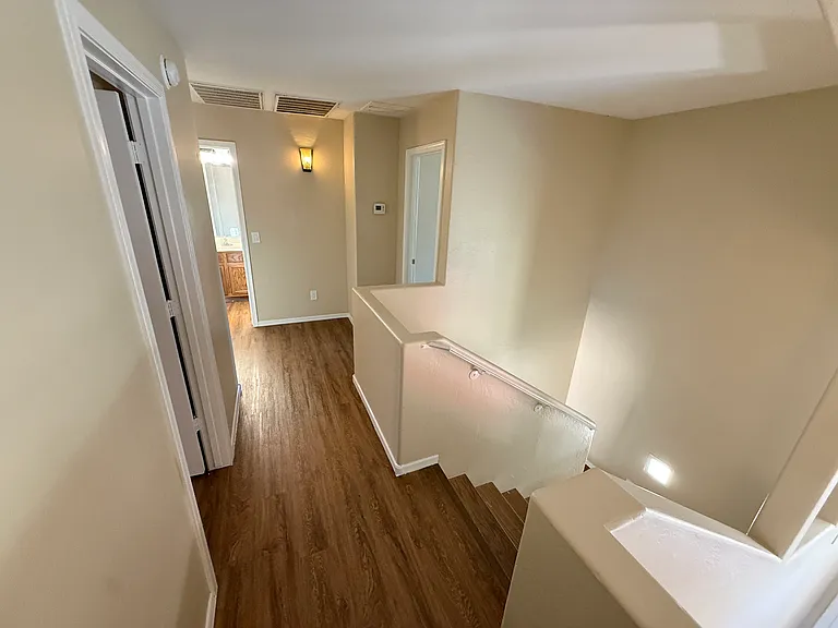 1457 E 10th Pl — Photo 12