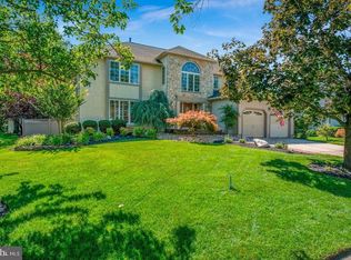 16 Country Squire Ln, Marlton, NJ 08053