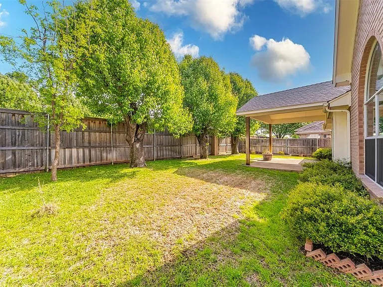 2231 Templeton Dr — Photo 24