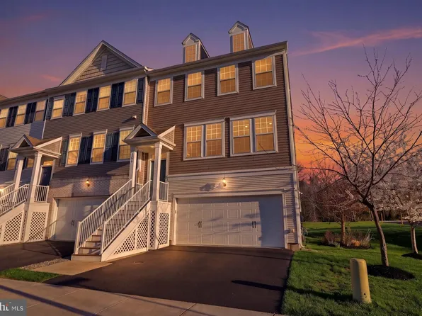 1700 Beacon Ln, Warrington, PA 18976