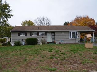 3 Greenfield Dr, Windsor Locks, CT 06096