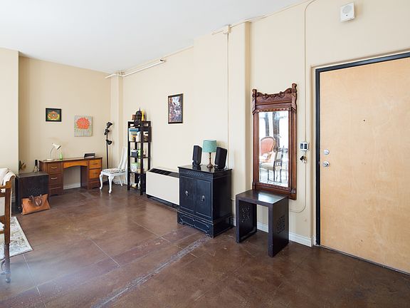 5th image of 215 W 7th St APT 610