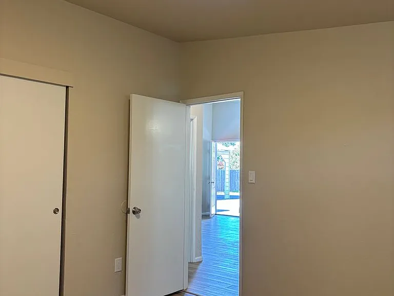 R1257 SW Plummer Ave — Photo 4