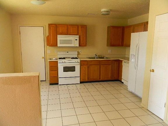 3rd image of 916 Luna Hill Ave SE