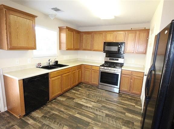 4th image of 2810 Winslow Dr