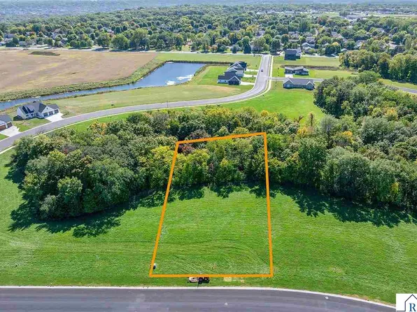 19 N Pointe Ct, Mankato, MN 56003