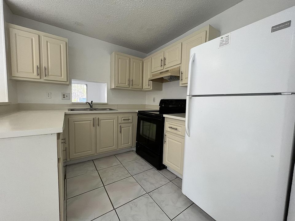 1st image of 1419 Sussex Dr