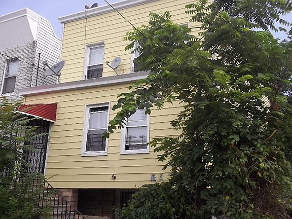 2nd image of 829 E 220th St