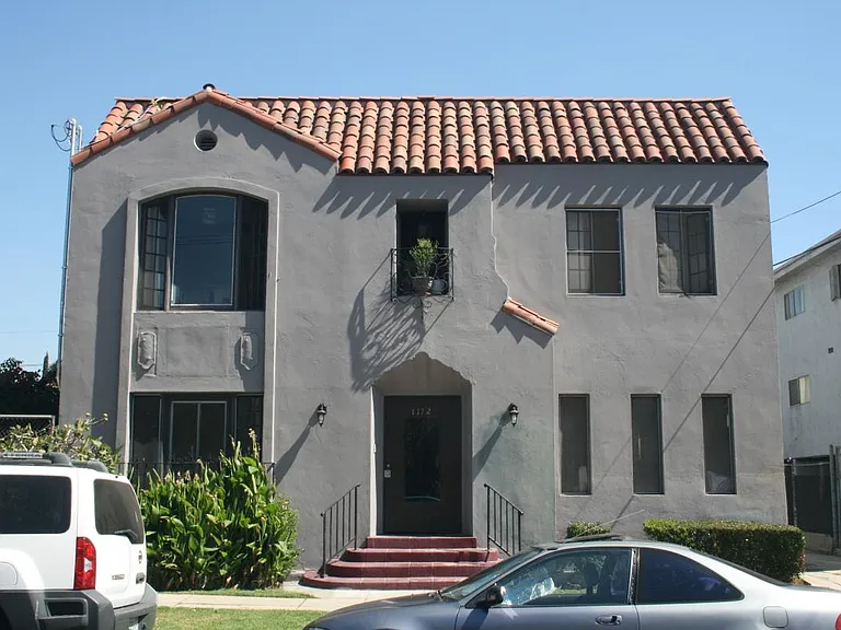 1172 N Ardmore Ave — Photo 11
