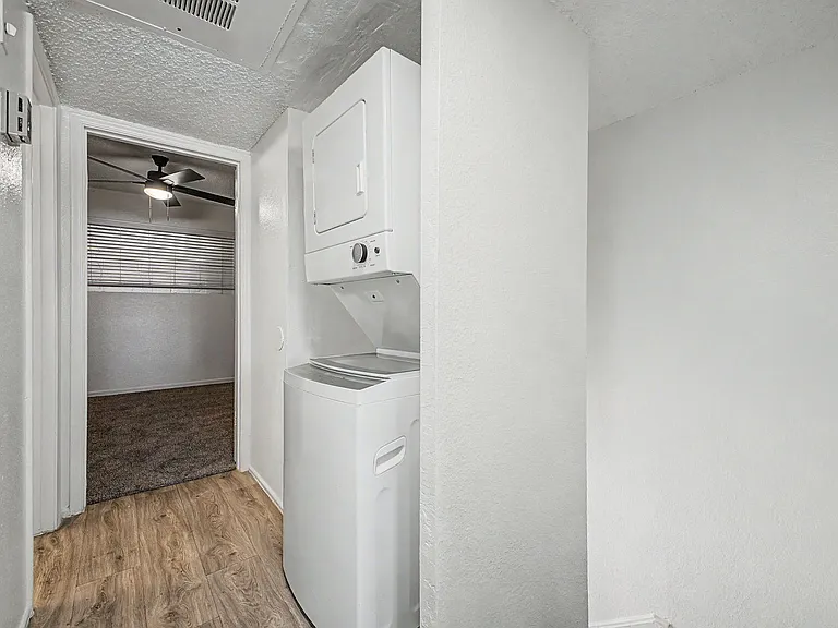 The Brentwood — Photo 23
