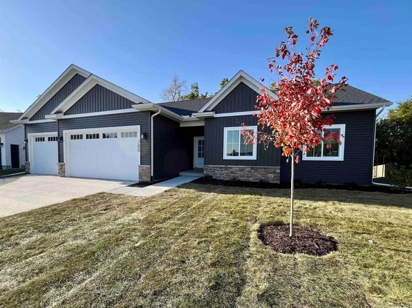 780 Bluestem Ct, Blue Grass, IA 52726