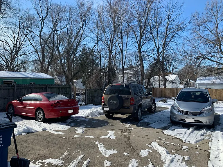 Backyard parking with 3+ spots and enclosed backyard