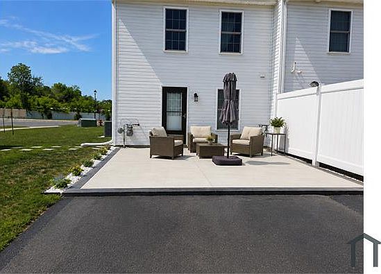 2nd image of 109 Rojan Rd